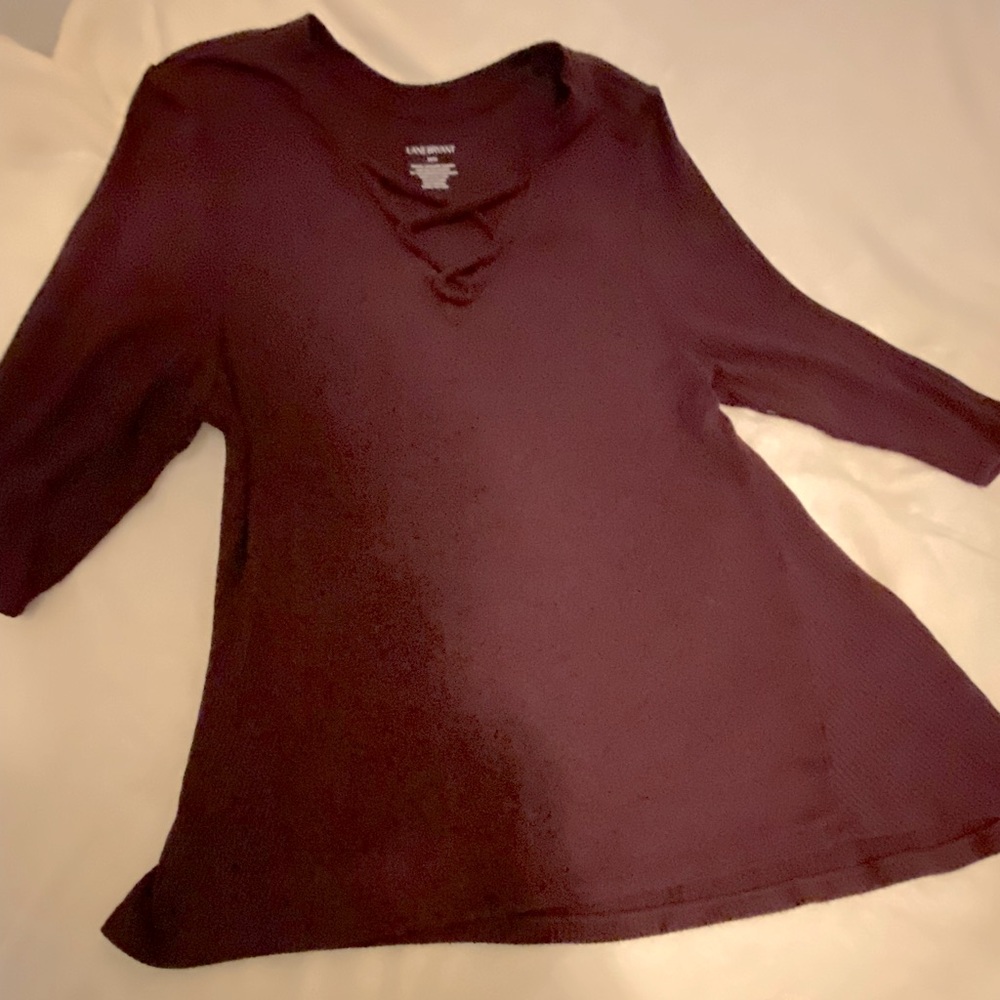 Ribbed v-neck tunic in plum.